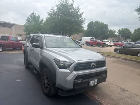 Used 2025 Toyota 4Runner SR5 AWD/4WD image 2