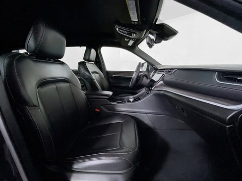 Used 2024 Jeep Grand Cherokee L Limited w/ Luxury Tech Group II image 34