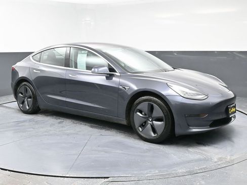 Used 2018 Tesla Model 3 Long Range image 2