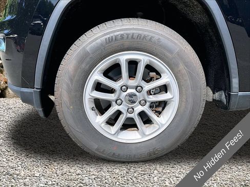 Used 2018 Jeep Grand Cherokee Laredo AWD/4WD image 8