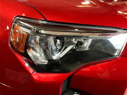 Certified 2021 Toyota 4Runner TRD Off-Road Premium AWD/4WD image 24