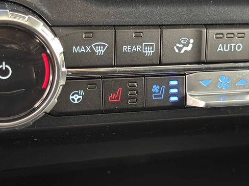 Used 2025 Ford F150 Lariat w/ Equipment Group 502A High AWD/4WD image 30