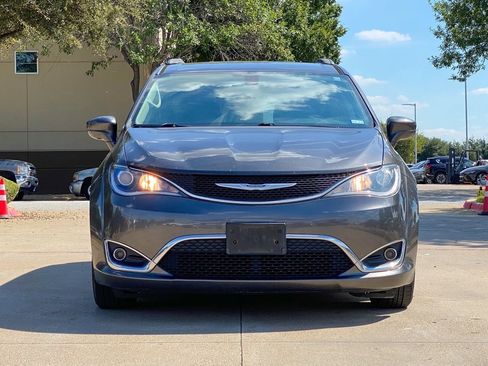 Used 2017 Chrysler Pacifica Touring-L image 15
