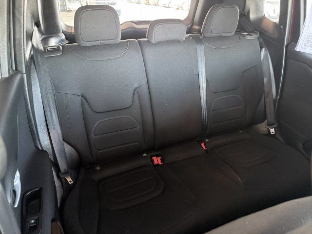 Used 2019 Jeep Renegade Latitude FWD image 16