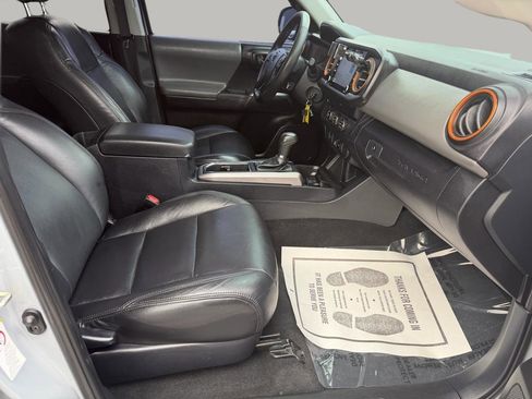 Used 2020 Toyota Tacoma SR5 image 13