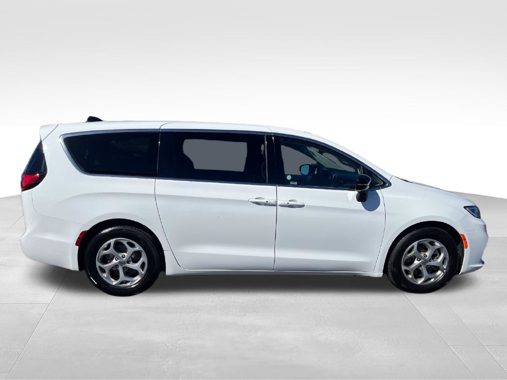 Used 2024 Chrysler Pacifica Limited FWD image 6