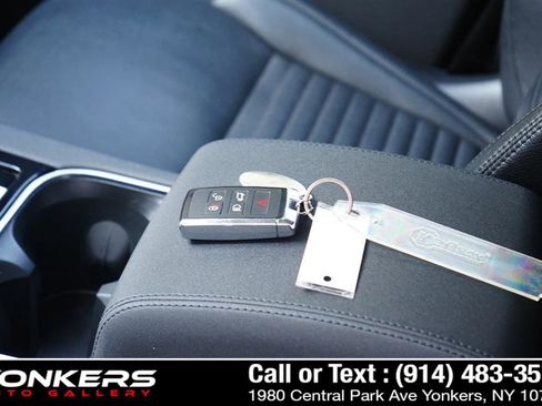 Used 2022 Land Rover Discovery Sport S image 32