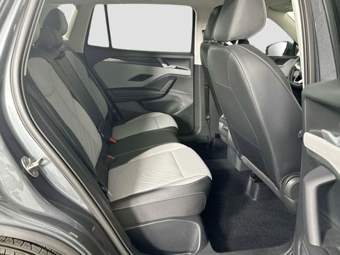 Certified 2025 Volkswagen Tiguan SE image 15