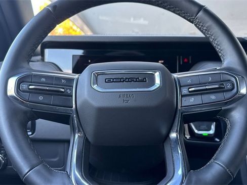 Used 2025 GMC Yukon XL Denali image 24
