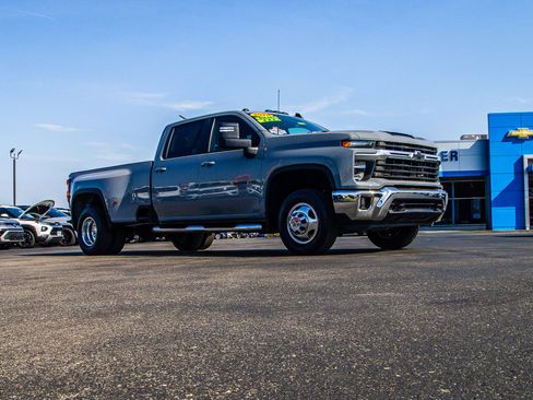 Used 2024 Chevrolet Silverado 3500 LT w/ Safety Package AWD/4WD image 9