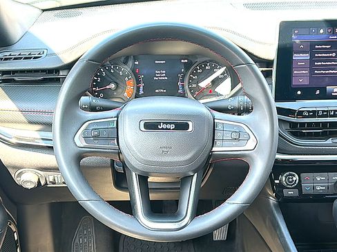 Used 2025 Jeep Compass Trailhawk AWD/4WD image 27