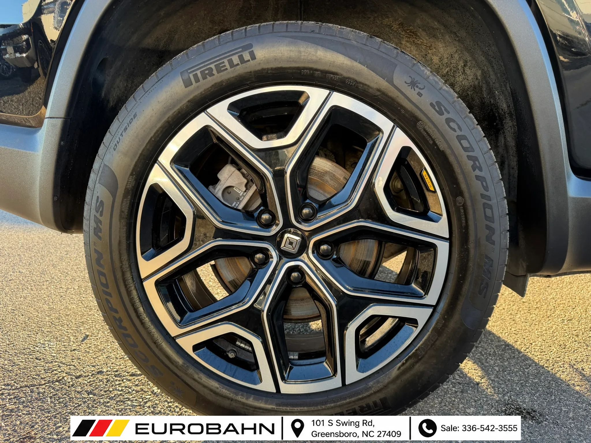 Used 2025 Rivian R1S Adventure Dual AWD/4WD image 25