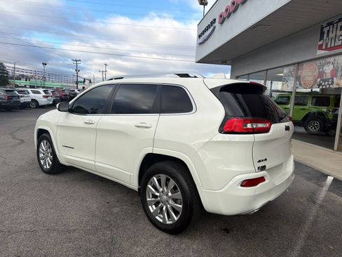 Used 2018 Jeep Cherokee Overland image 9