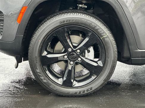 New 2025 Jeep Grand Cherokee Altitude image 25