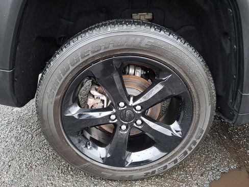 Used 2023 Jeep Grand Cherokee Altitude image 7