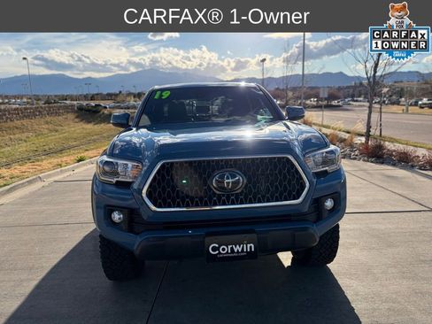Used 2019 Toyota Tacoma TRD Off-Road image 2