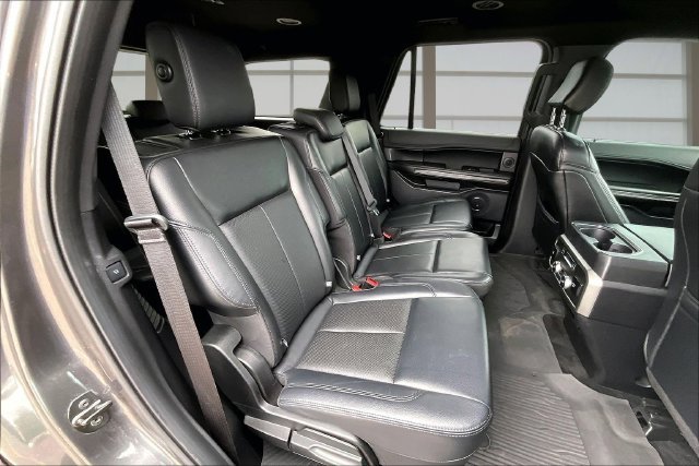 Used 2019 Ford Expedition XLT w/ Equipment Group 202A AWD/4WD image 26