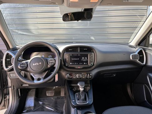 Used 2025 Kia Soul LX w/ LX Technology Package image 28