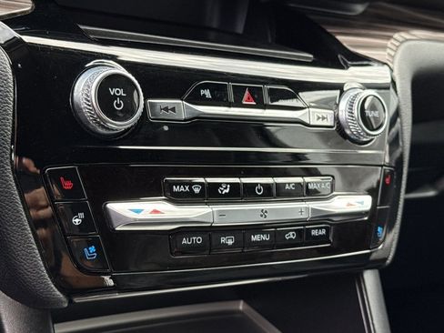 Used 2024 Ford Explorer Limited image 21