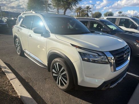 Certified 2023 Nissan Pathfinder Platinum image 3