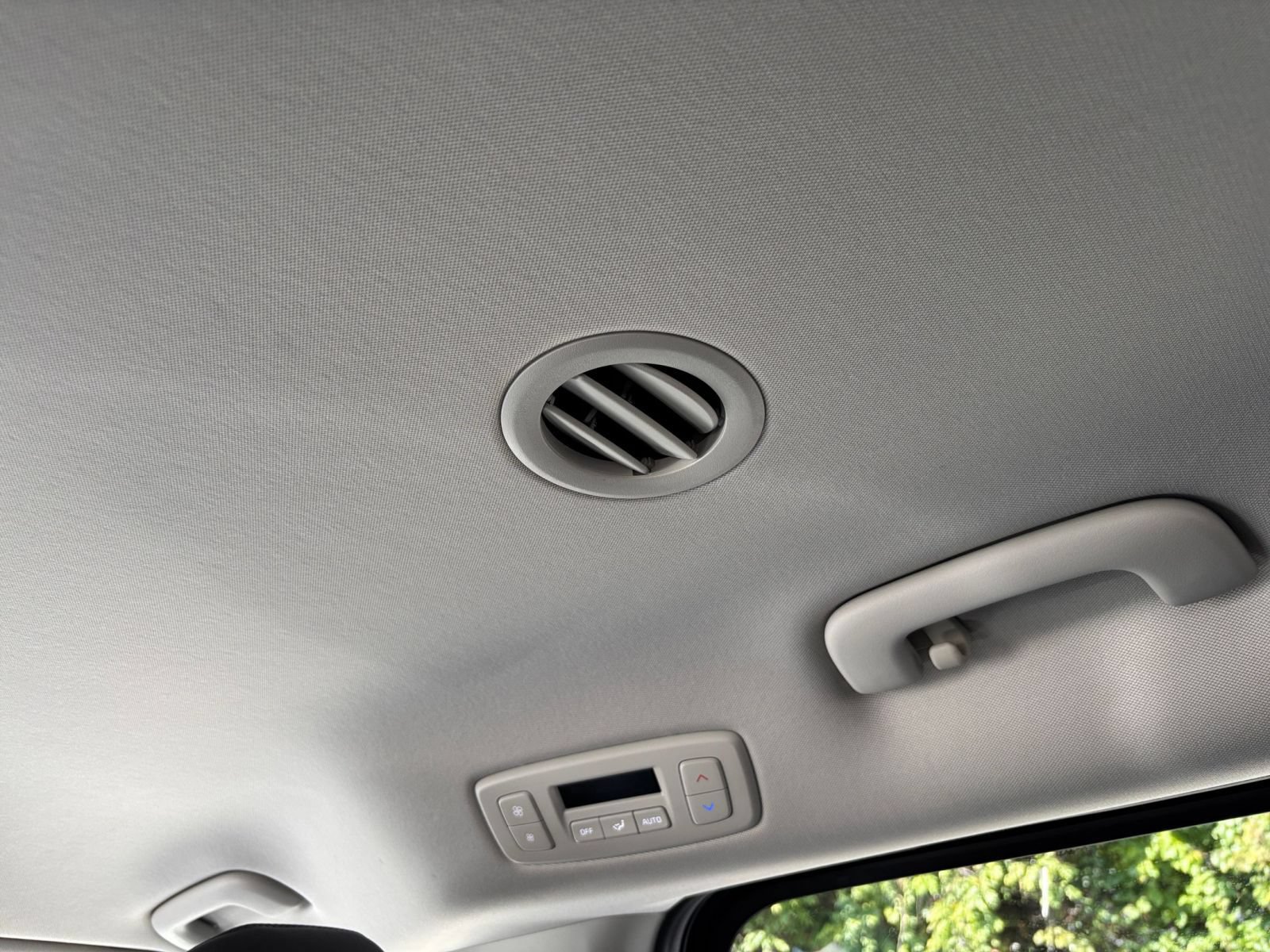 Used 2026 Kia Carnival FWD image 24