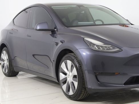 Used 2022 Tesla Model Y Long Range image 39