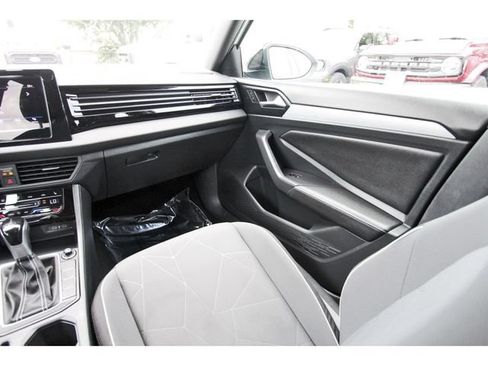 Used 2025 Volkswagen Jetta Sport FWD image 9