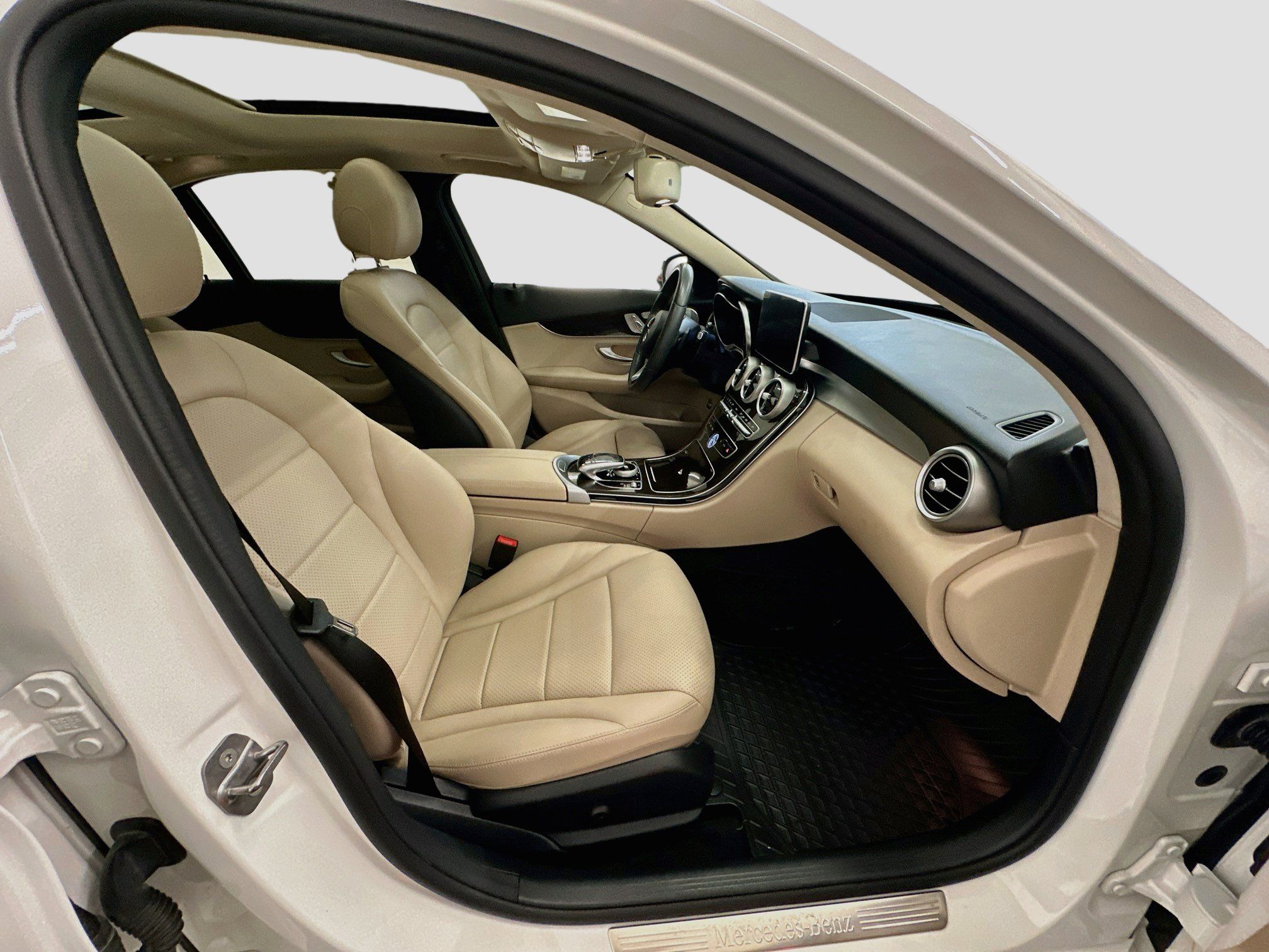 Used 2018 Mercedes-Benz C 300 4MATIC Sedan image 34