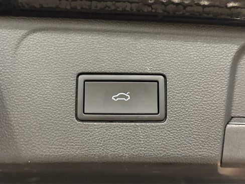 Used 2025 Volkswagen Atlas SE image 45