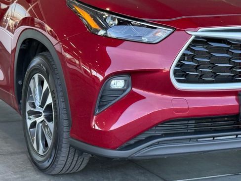 Certified 2023 Toyota Highlander XLE image 8