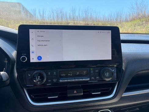 Used 2025 Toyota Grand Highlander AWD image 33