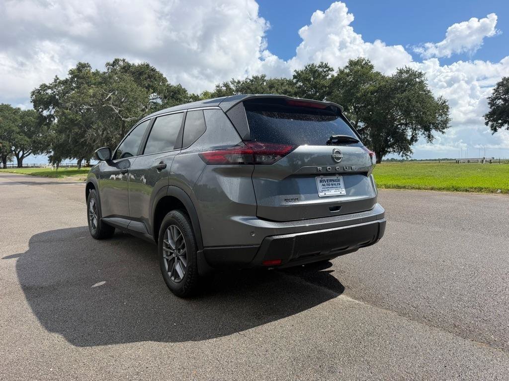 Used 2024 Nissan Rogue S FWD image 3