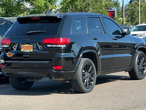 Used 2020 Jeep Grand Cherokee Altitude AWD/4WD image 4