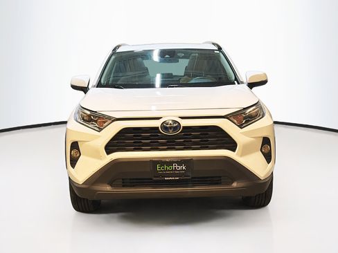 Used 2020 Toyota RAV4 XLE w/ Convenience Package image 2
