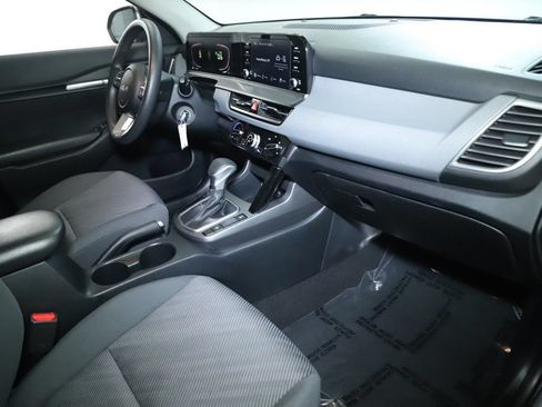 Used 2024 Kia Seltos LX AWD/4WD image 36