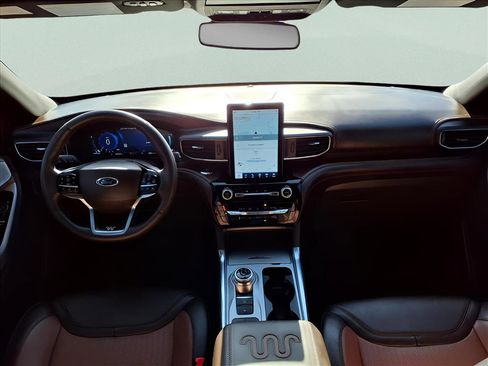 Used 2022 Ford Explorer King Ranch w/ Technology Package image 11