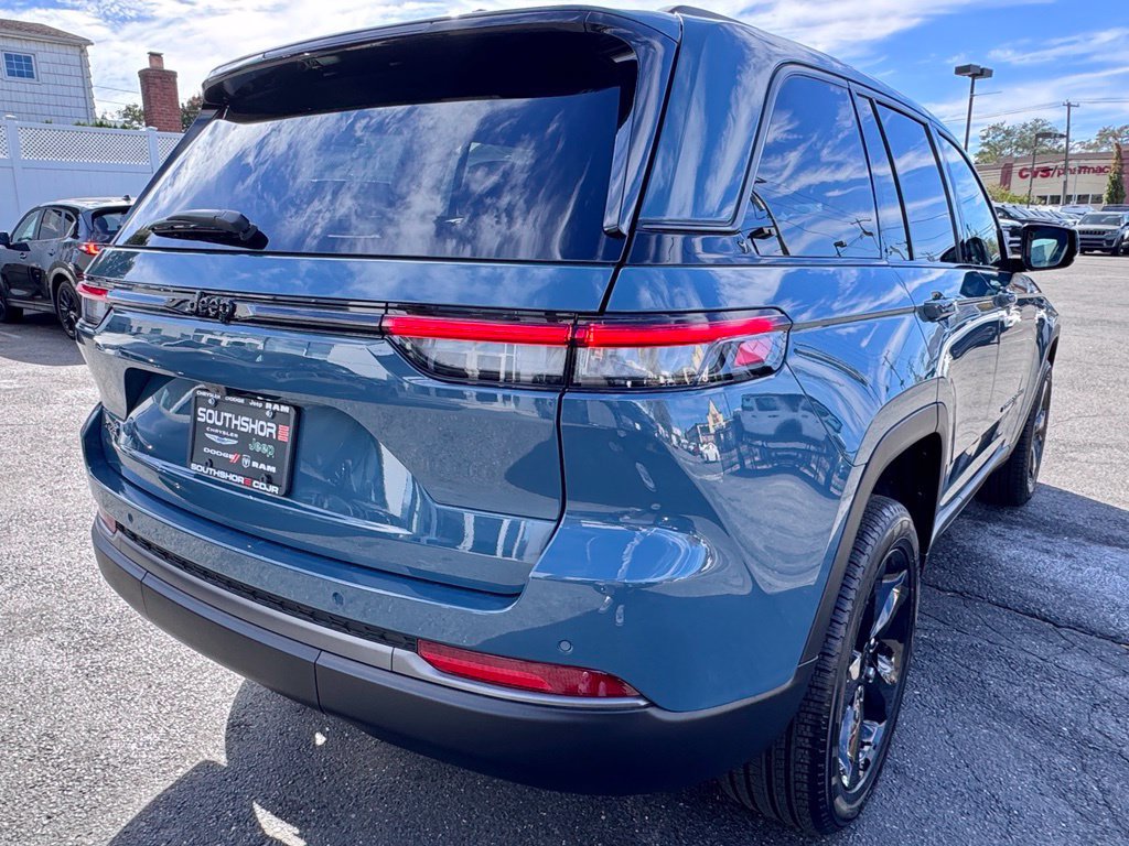 New 2026 Jeep Grand Cherokee Limited w/ Limited Altitude Package AWD/4WD image 8