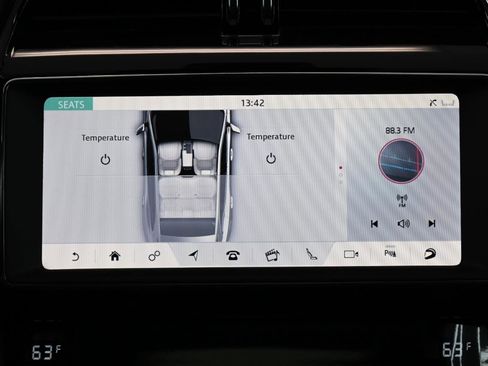 Used 2020 Jaguar F-PACE SVR image 32