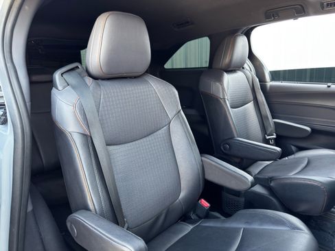 Used 2023 Toyota Sienna XSE image 42