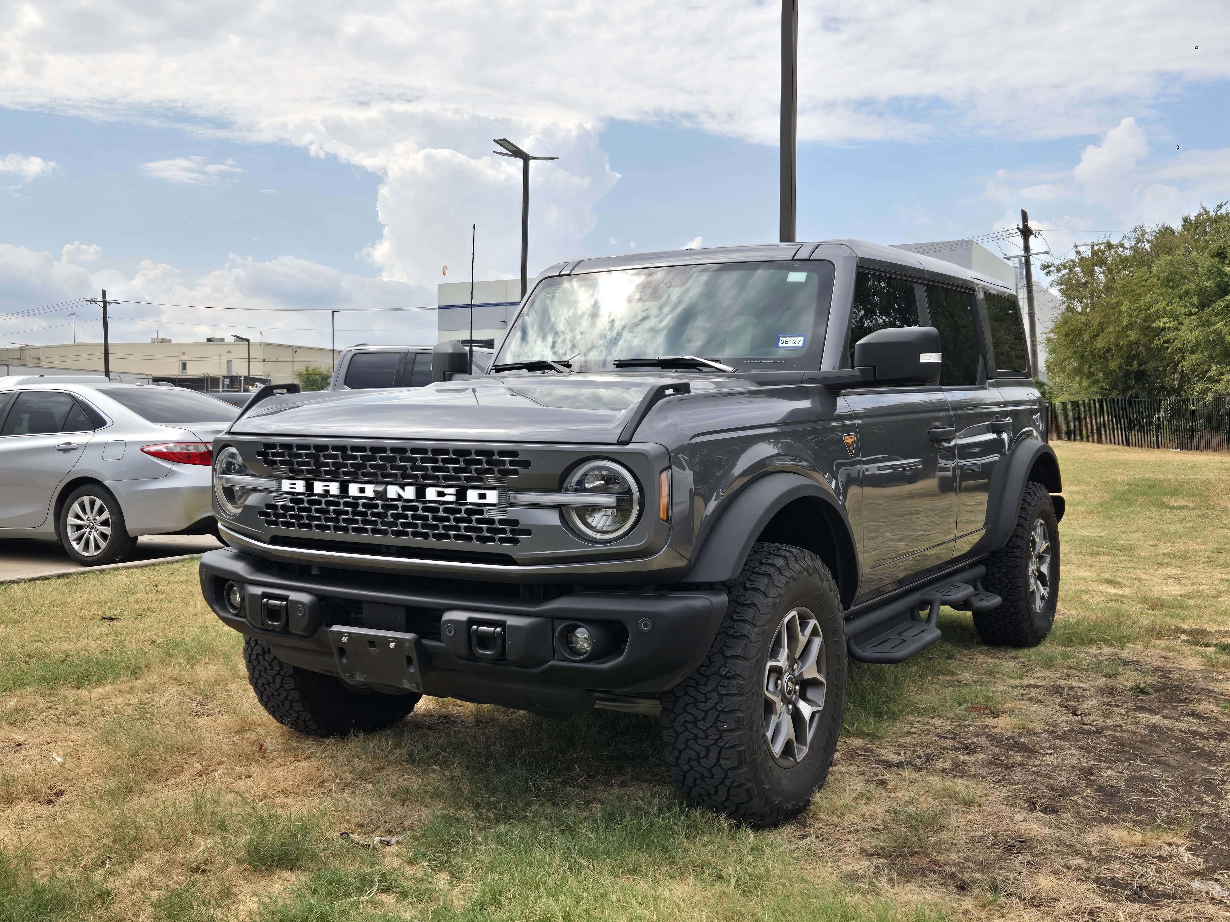 Used 2025 Ford Bronco Badlands AWD/4WD image 3
