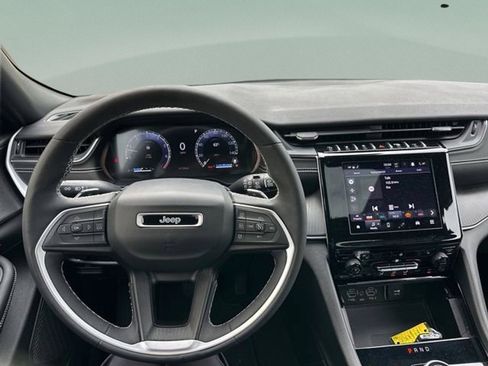 Certified 2023 Jeep Grand Cherokee Altitude AWD/4WD image 18