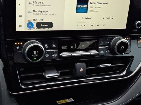 Used 2023 Toyota Highlander XLE image 22