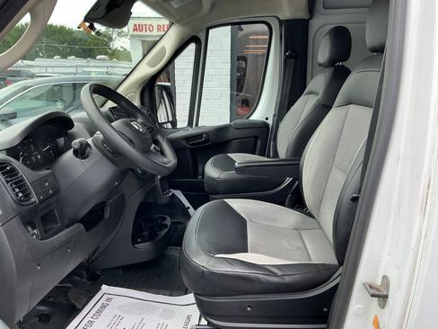 Used 2024 RAM ProMaster 2500 w/ Convenience Group FWD image 9