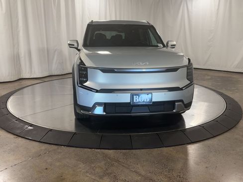 New 2026 Kia EV9 Wind image 3