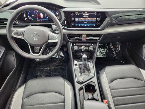 Used 2022 Volkswagen Taos SEL image 2