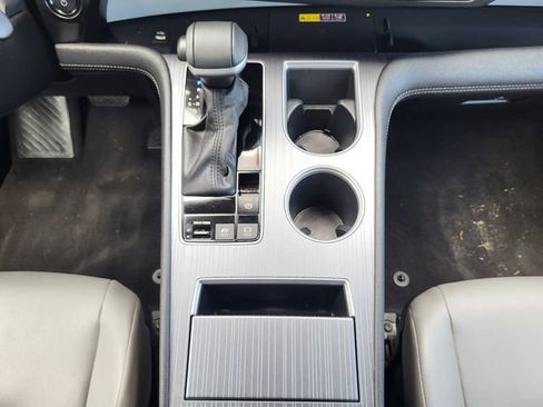 Used 2025 Toyota Sienna XLE AWD/4WD image 19