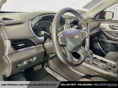 Used 2021 Chevrolet Traverse LT FWD image 9