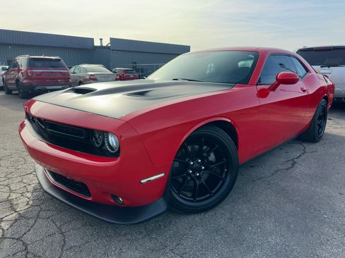 Used 2022 Dodge Challenger GT image 3