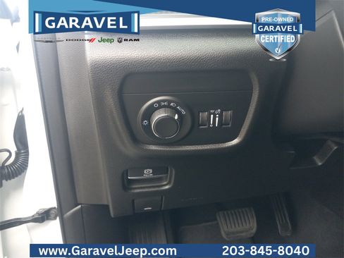Used 2025 Jeep Grand Cherokee Altitude image 24