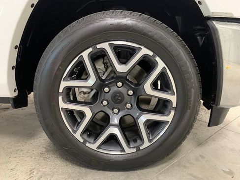 Used 2026 RAM 1500 Laramie AWD/4WD image 12